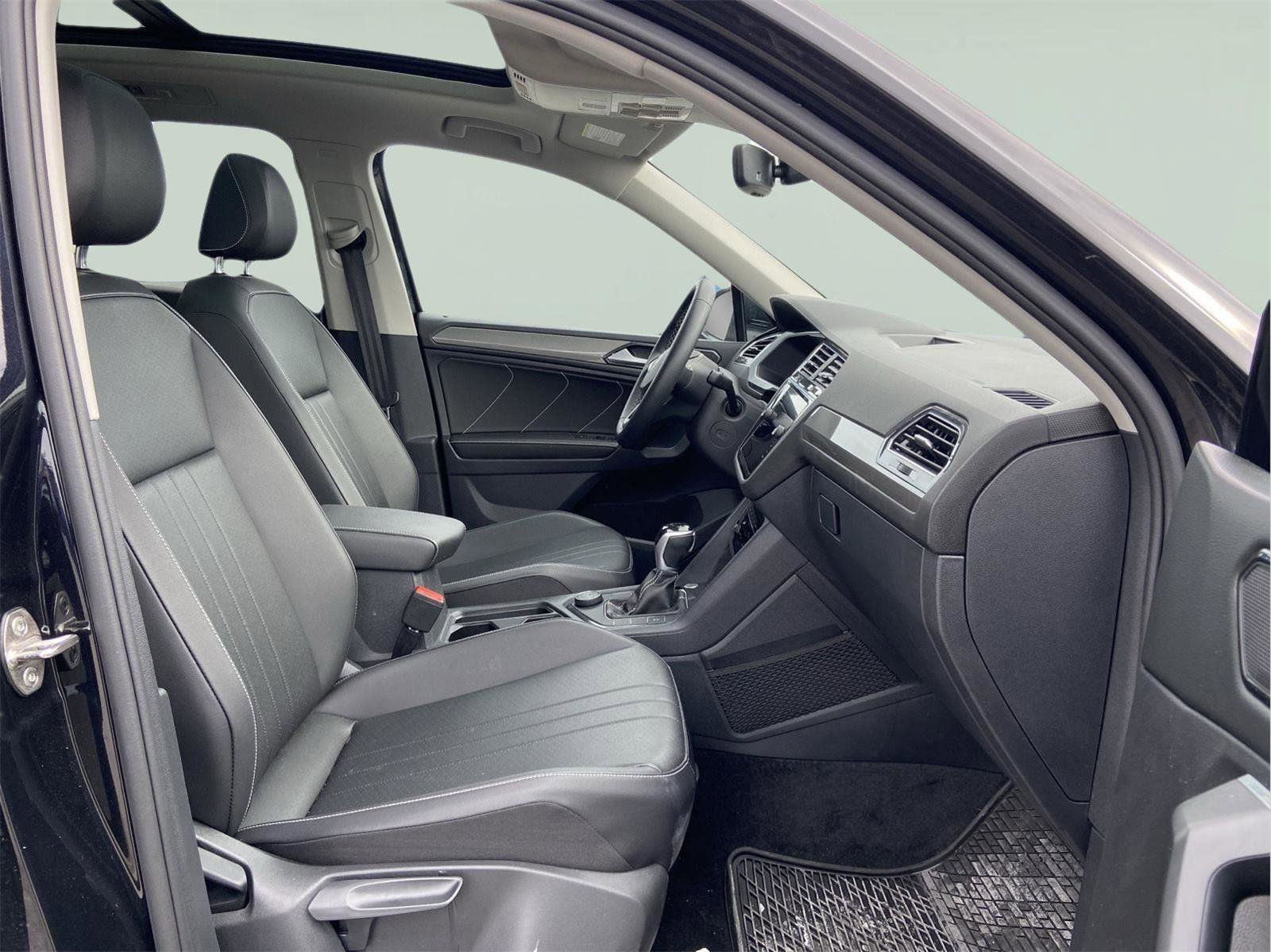 Used 2023 Volkswagen Tiguan SE image 20