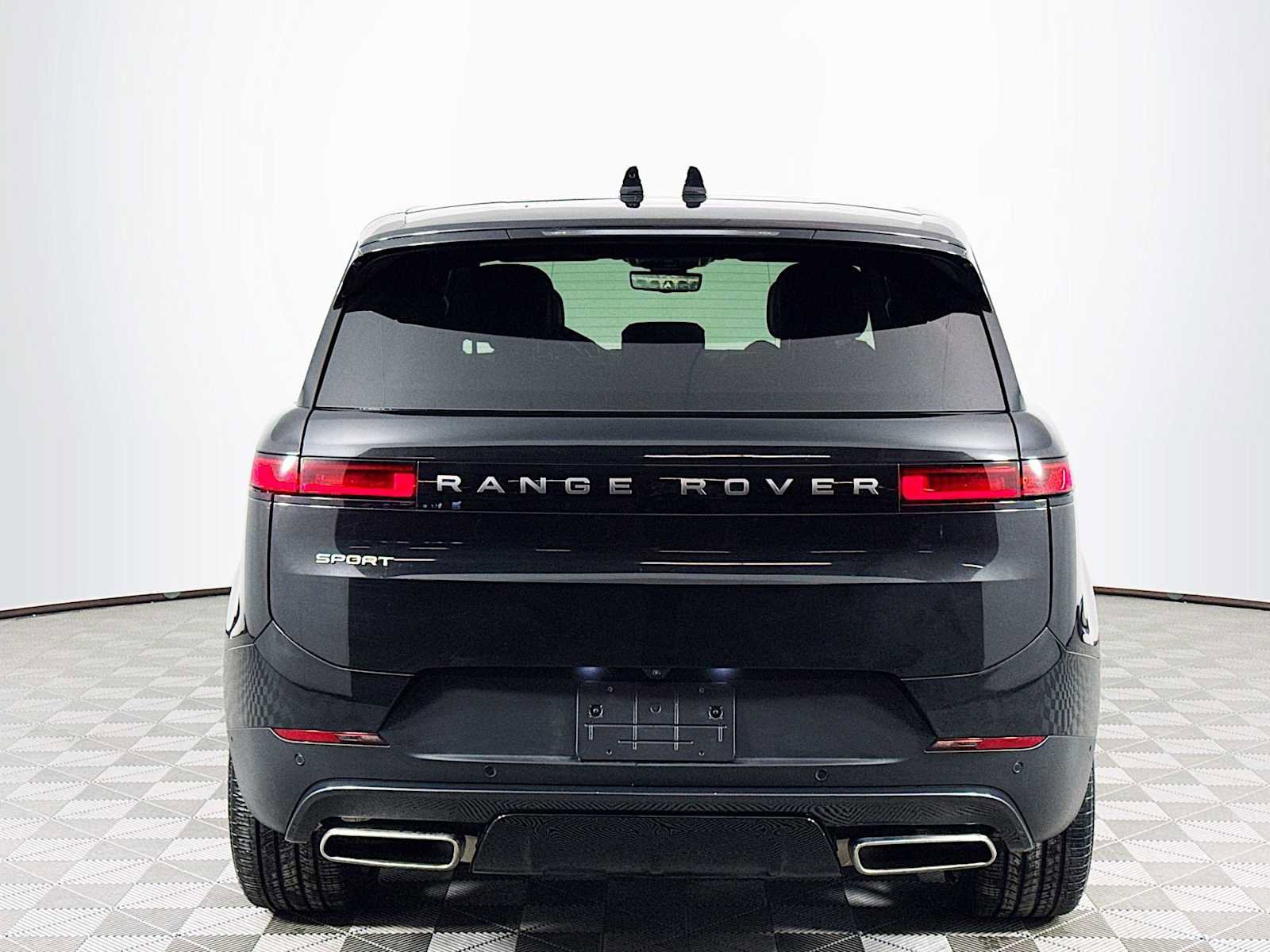 Used 2025 Land Rover Range Rover Sport SE image 6