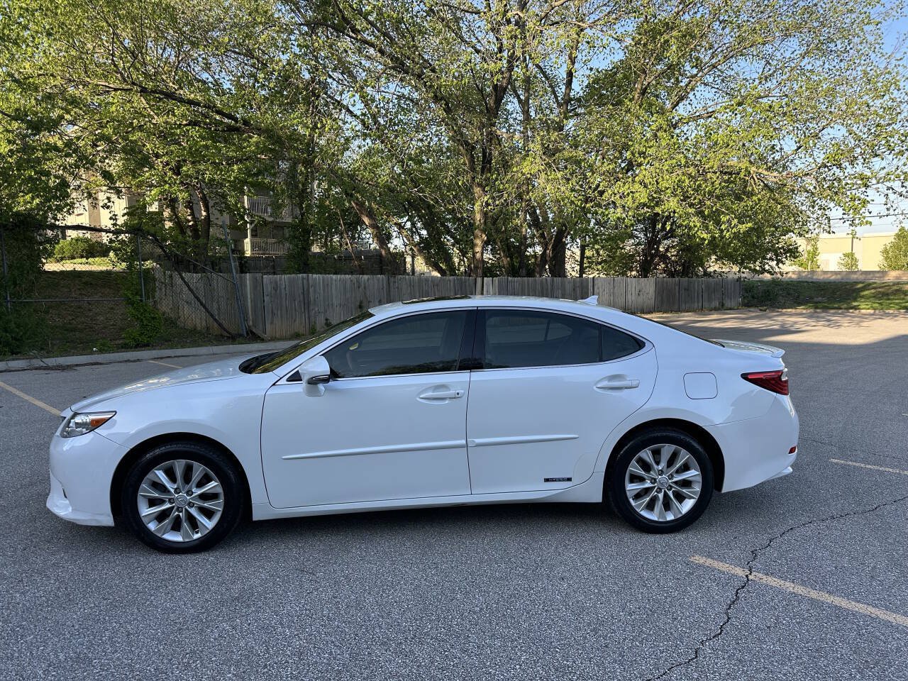 Used 2013 Lexus ES 300h w/ Luxury Pkg FWD image 3