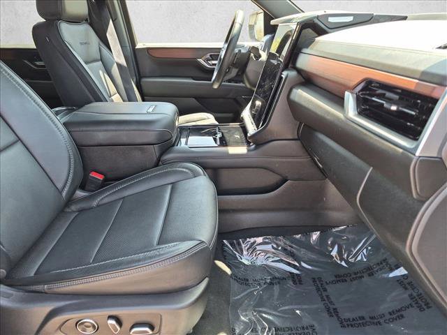 Used 2025 GMC Yukon XL Denali AWD/4WD image 21