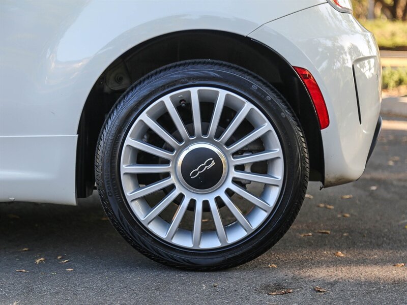 Used 2019 FIAT 500 Lounge FWD image 10