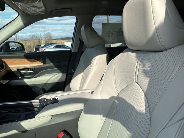 New 2026 Toyota Grand Highlander Limited image 9