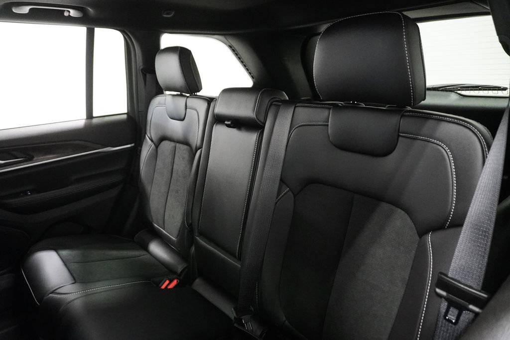 New 2026 Jeep Grand Cherokee L Limited w/ MOPAR Finishing Package AWD/4WD image 15