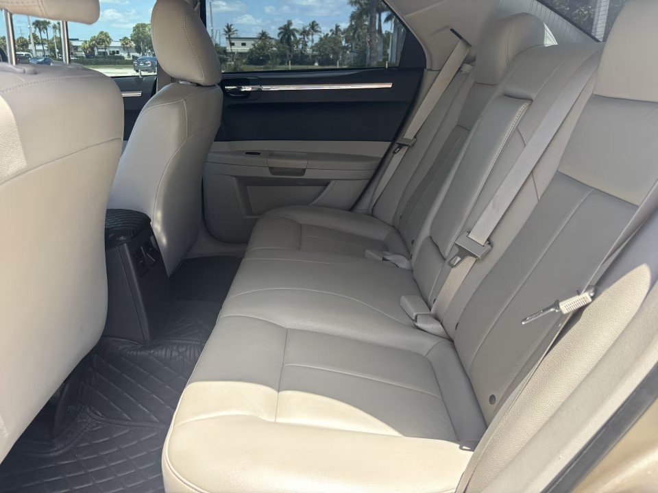 Used 2006 Chrysler 300 Touring RWD image 24