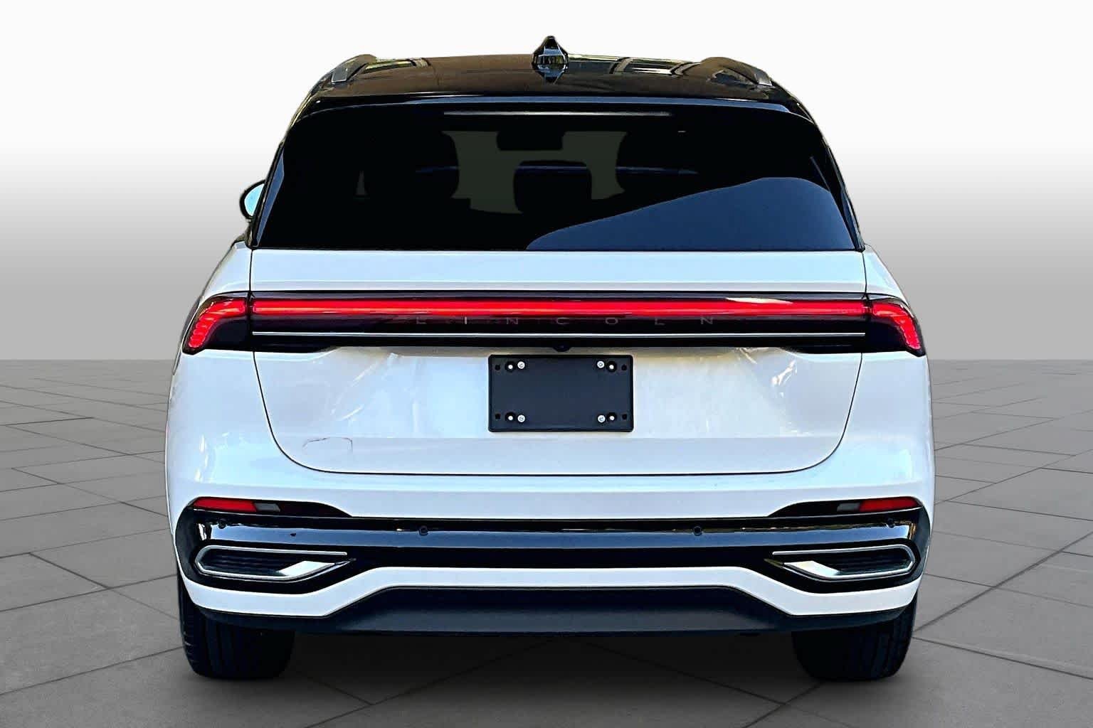 Used 2025 Lincoln Nautilus Reserve AWD/4WD image 5