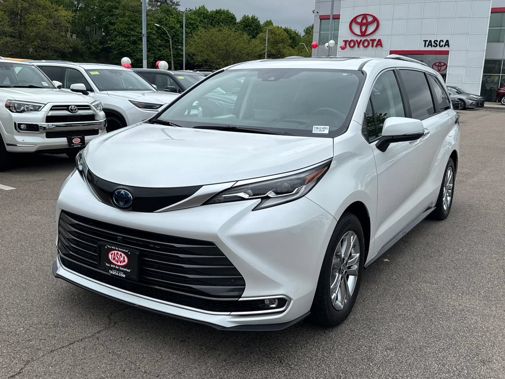 Used 2023 Toyota Sienna Platinum AWD/4WD image 3