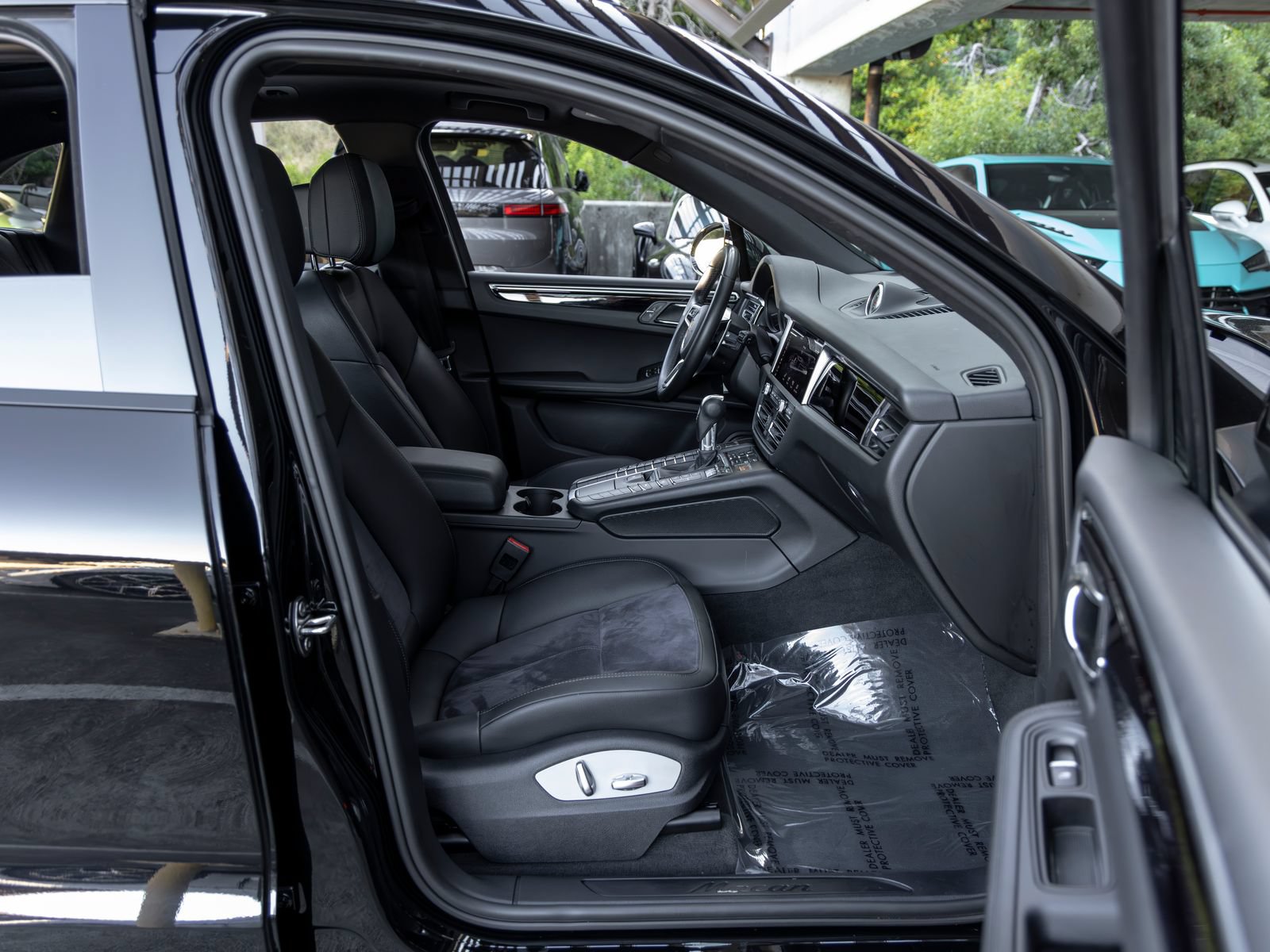 Certified 2021 Porsche Macan AWD/4WD image 57