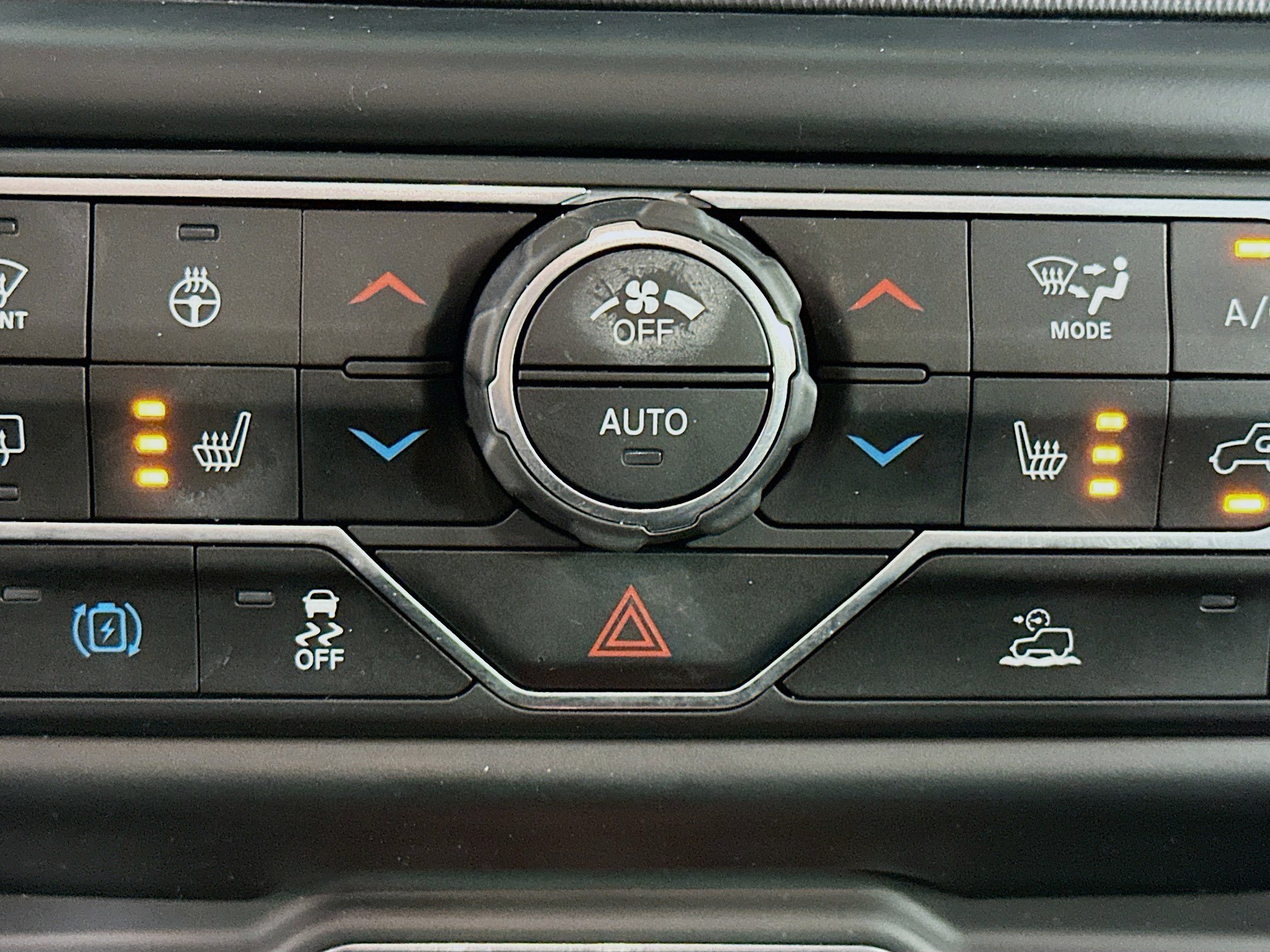 Used 2022 Jeep Wrangler Sahara w/ Cold Weather Group image 26