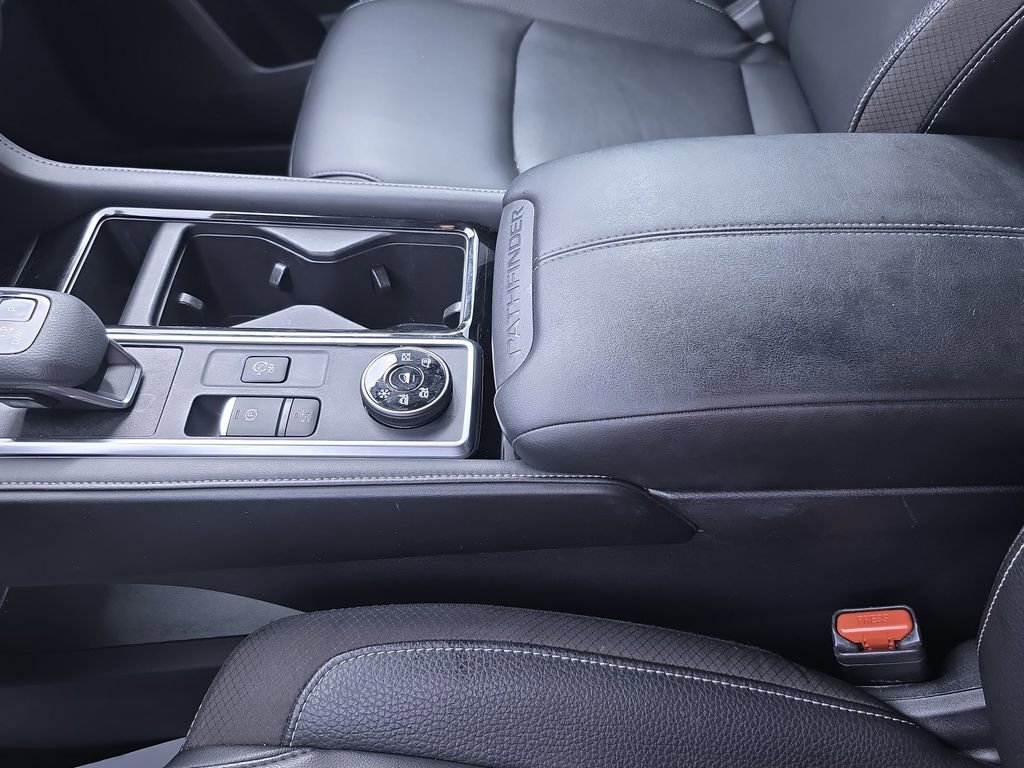 Used 2023 Nissan Pathfinder SL w/ Black Appearance Package image 30