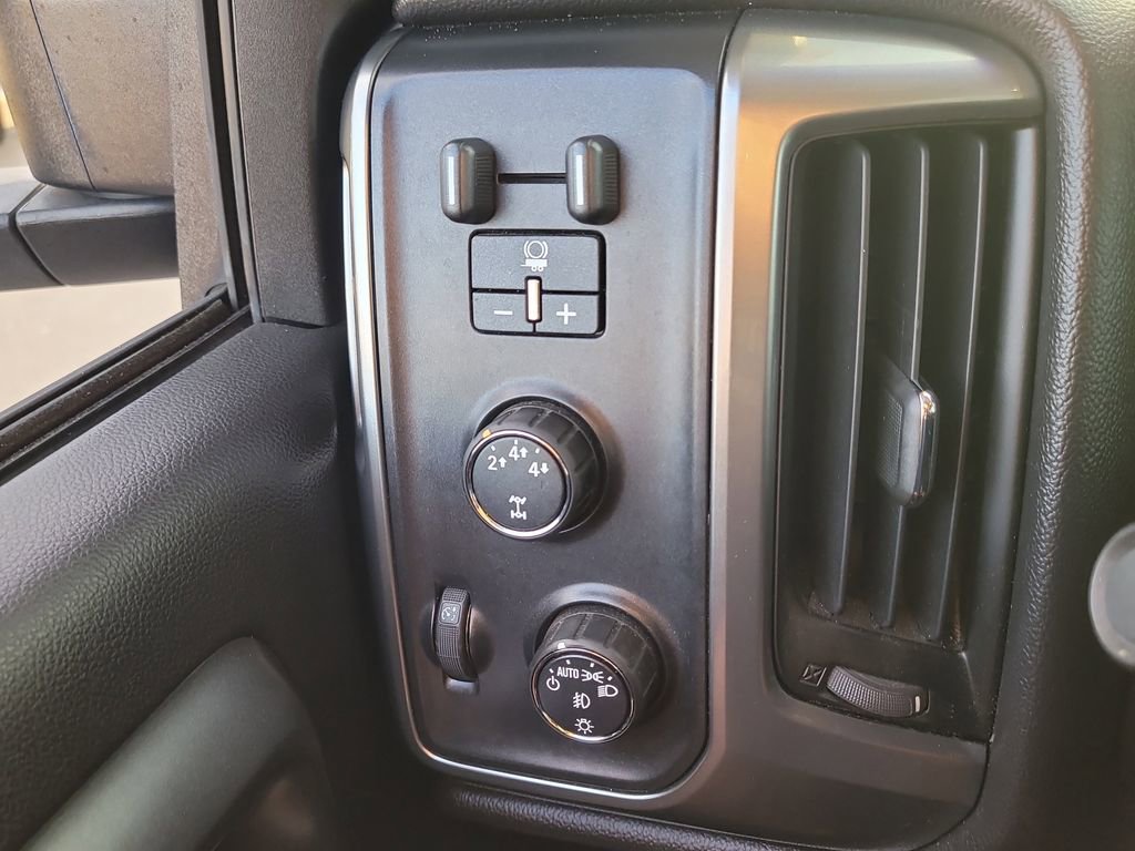 Used 2015 Chevrolet Silverado 2500 LT w/ LT Convenience Package image 21