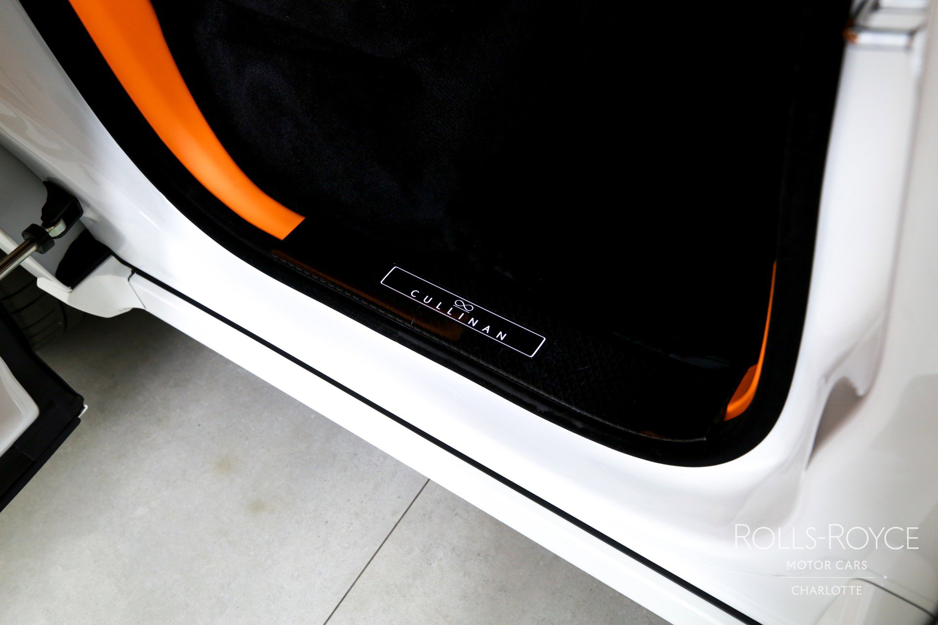 Used 2025 Rolls-Royce Cullinan Black Badge image 32