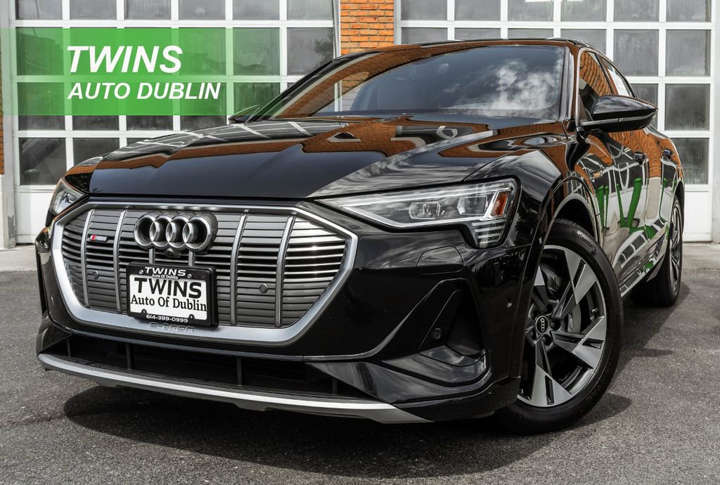 Used 2022 Audi e-tron Premium Plus w/ Premium Plus Package AWD/4WD image 1