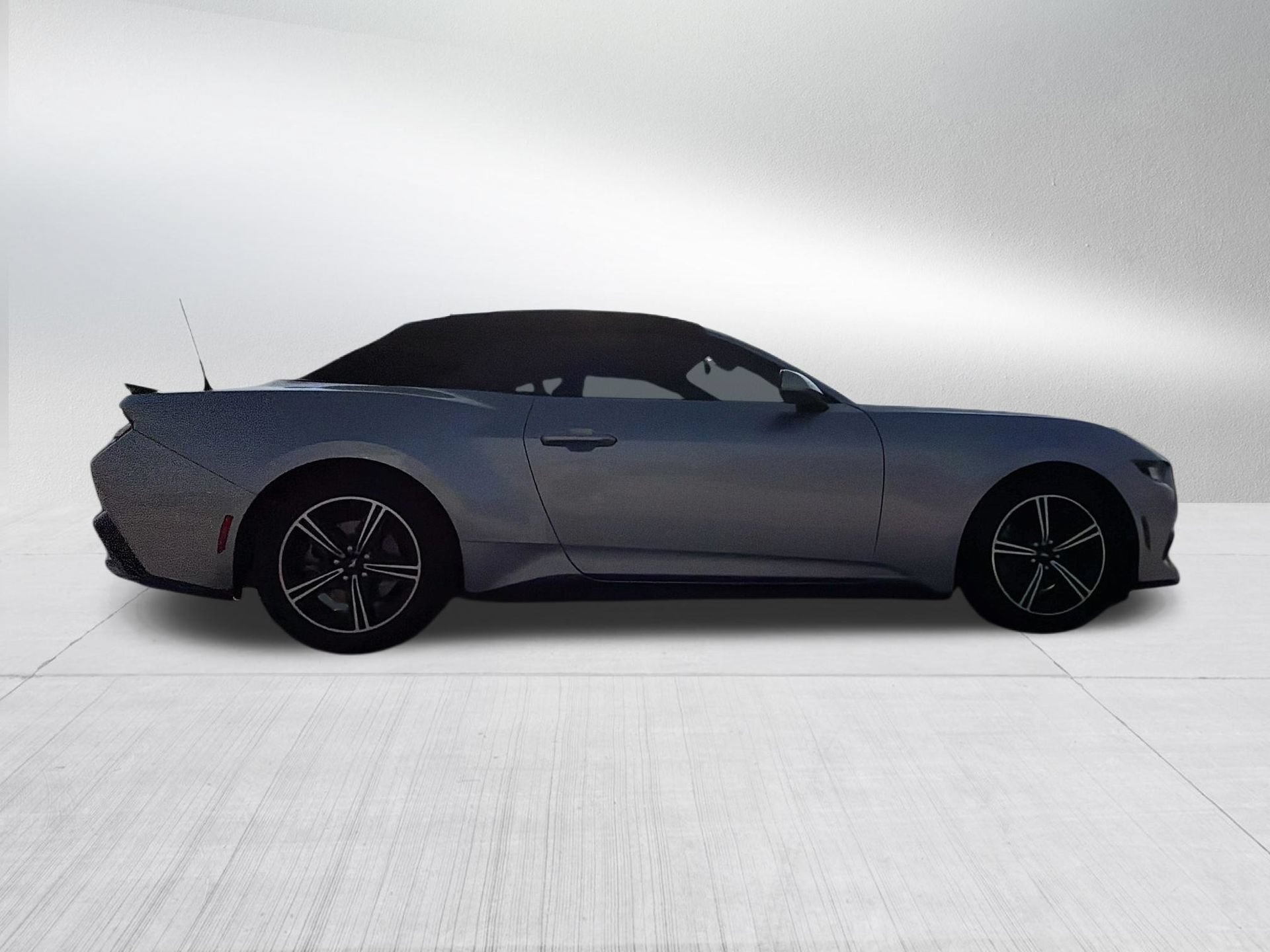 Used 2024 Ford Mustang Convertible RWD image 5