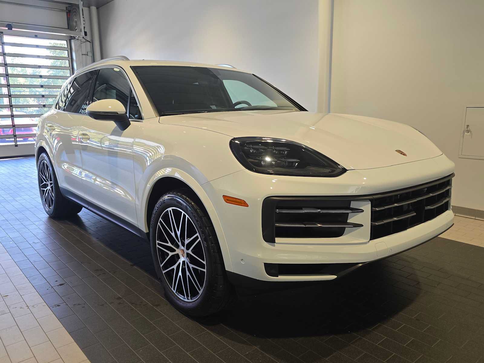 Used 2025 Porsche Cayenne AWD/4WD image 9