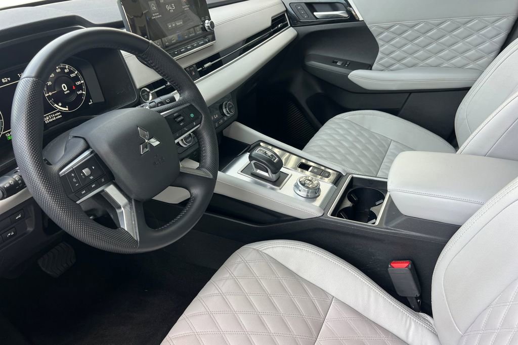 Used 2023 Mitsubishi Outlander SEL image 12