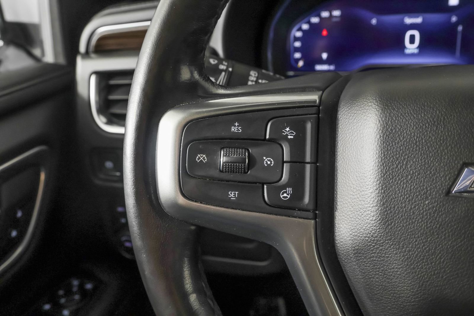 Used 2022 Chevrolet Tahoe Z71 w/ Luxury Package AWD/4WD image 31