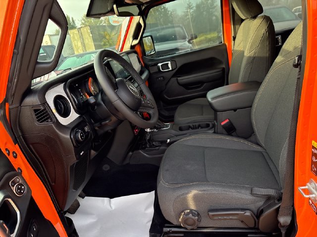 Used 2025 Jeep Gladiator Sport AWD/4WD image 8