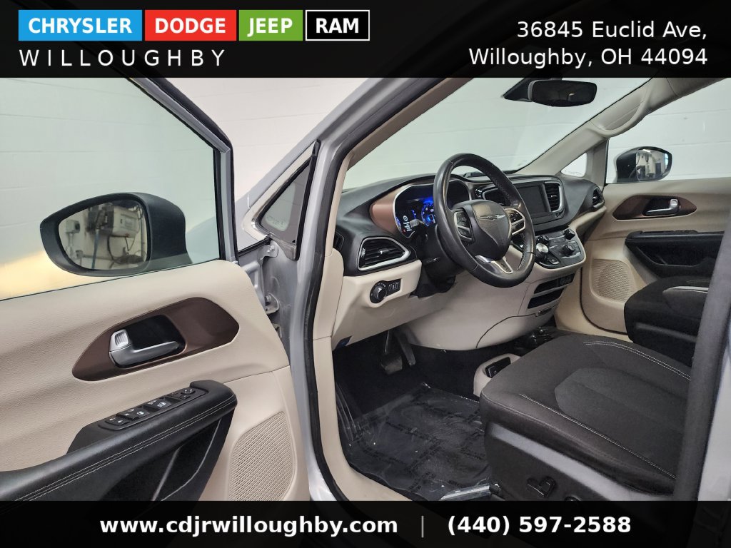 Used 2023 Chrysler Voyager LX FWD image 13