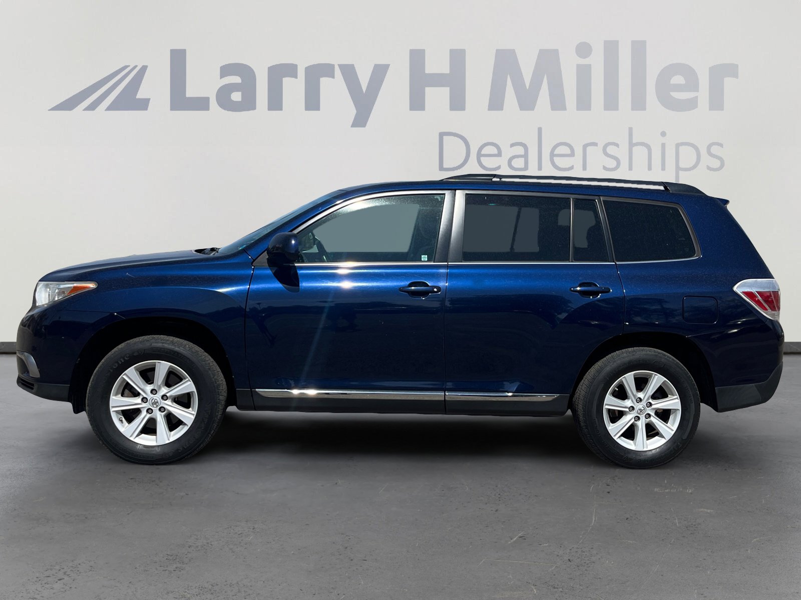 Used 2013 Toyota Highlander Plus image 2