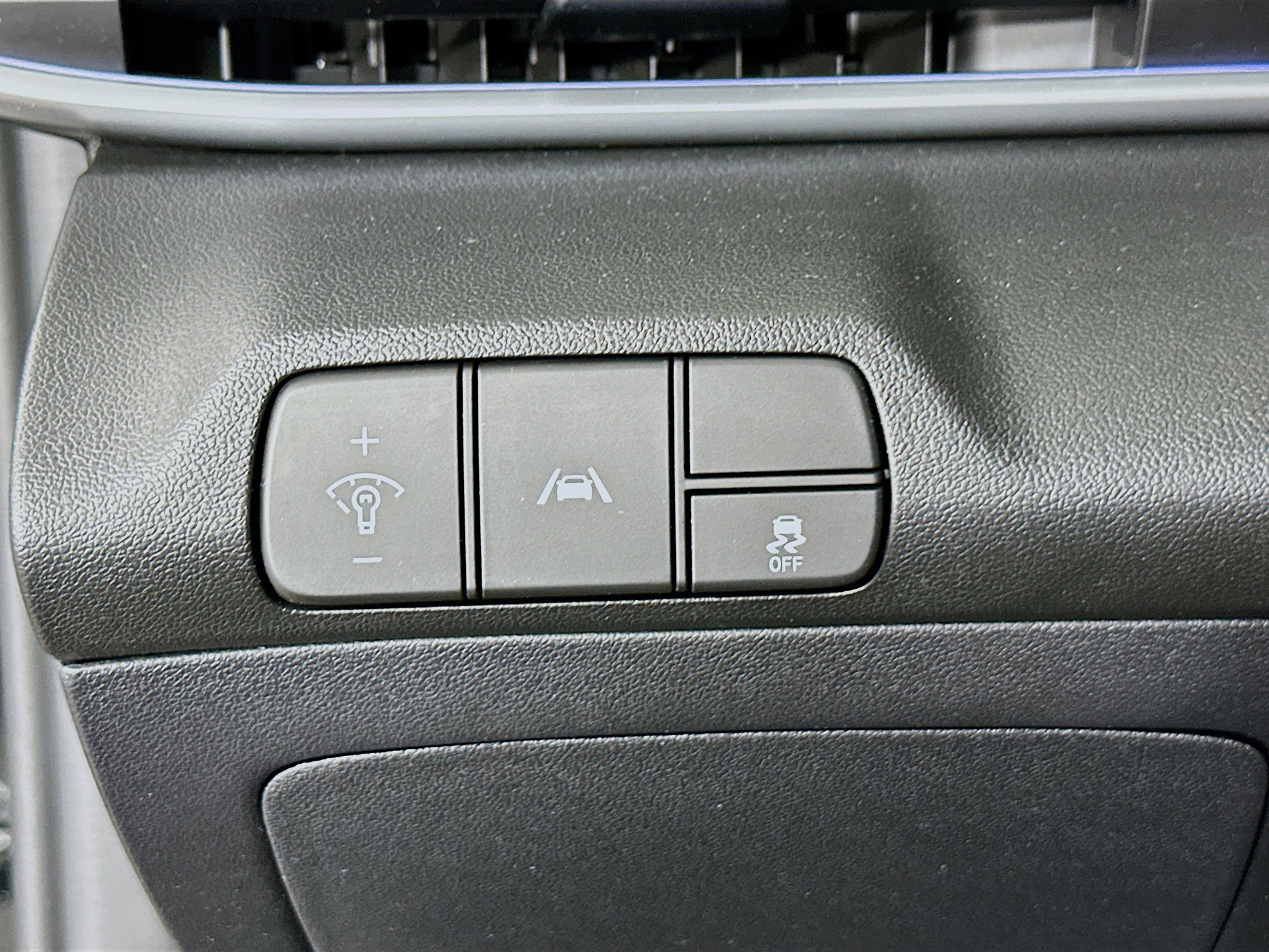 Used 2023 Hyundai Elantra Limited w/ Cargo Package image 17