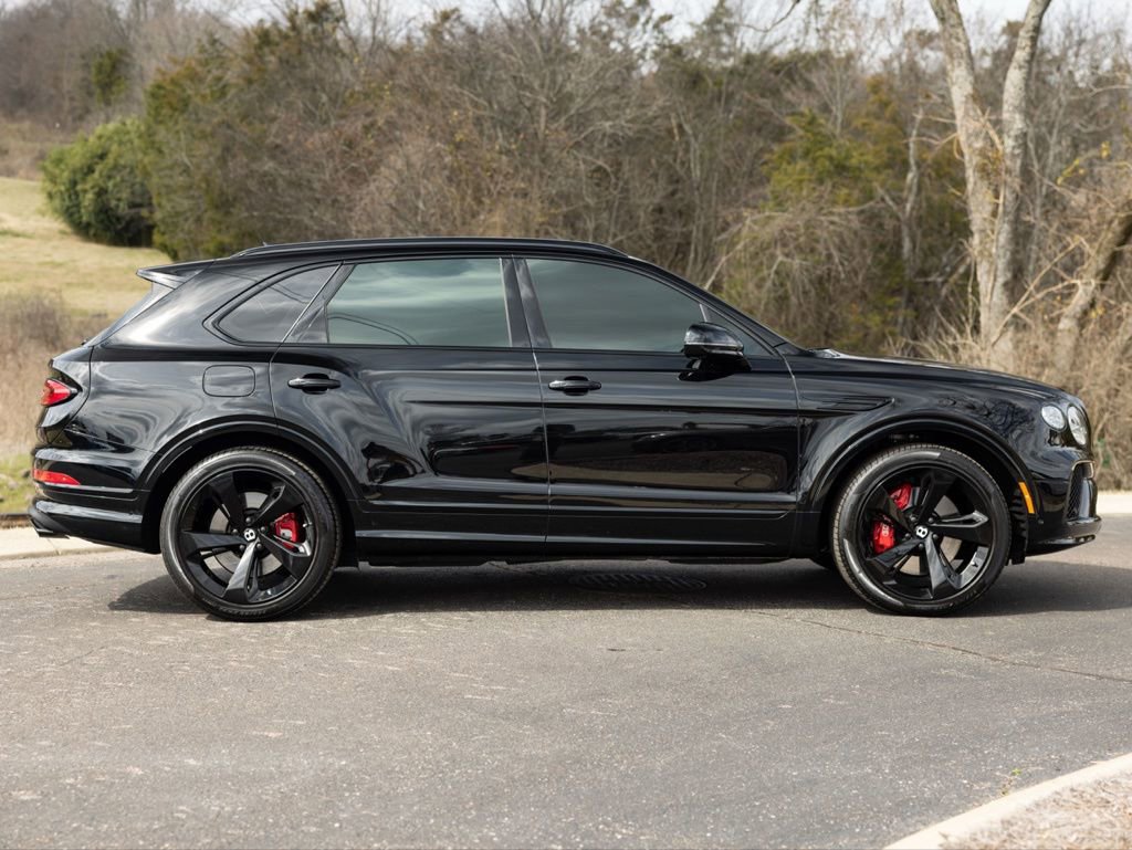 Used 2025 Bentley Bentayga V8 image 13