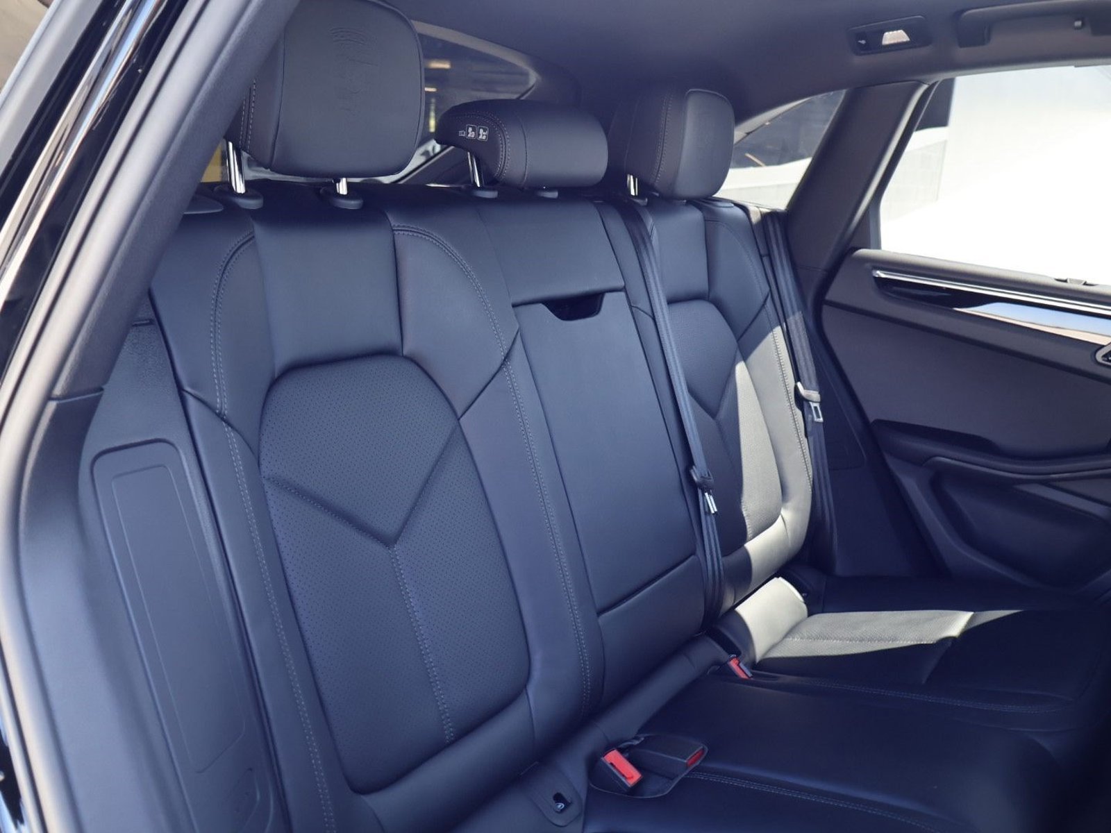 Certified 2026 Porsche Macan AWD/4WD image 23