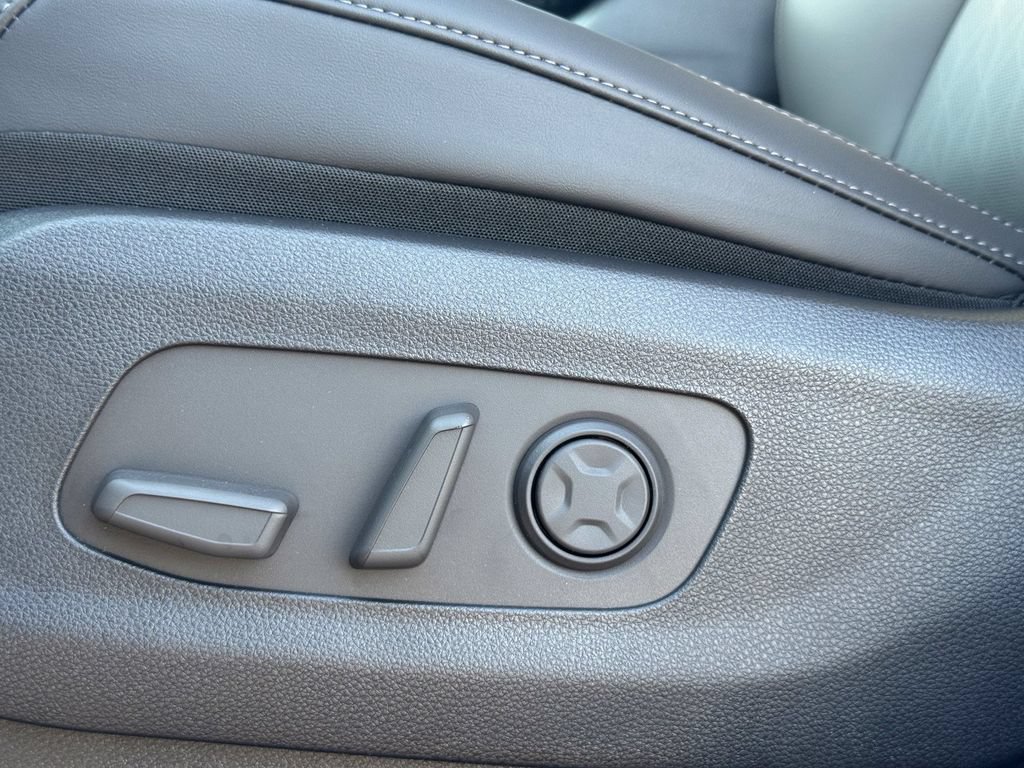 New 2026 Kia Carnival EX FWD image 16