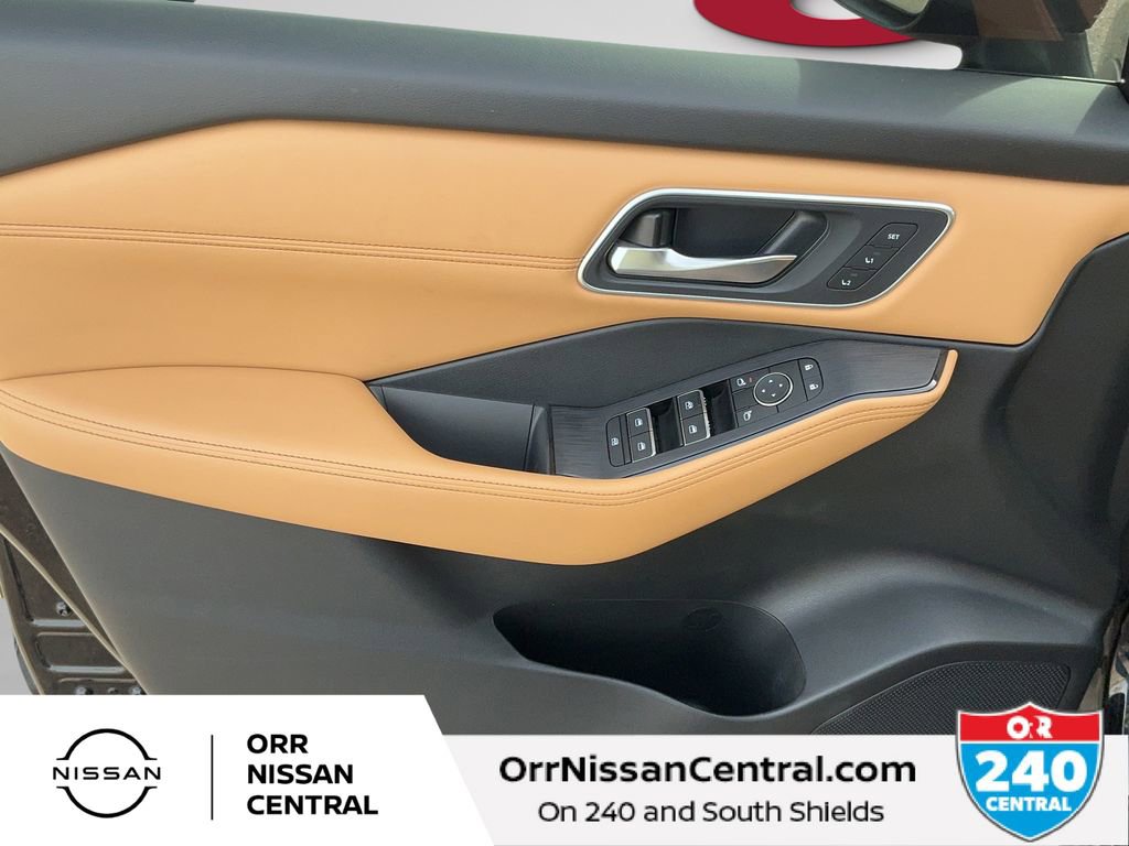 Used 2023 Nissan Rogue Platinum FWD image 16