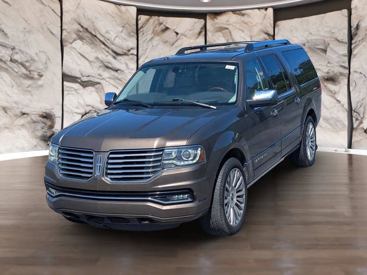 Used 2015 Lincoln Navigator L 2WD w/ Equipment Group 101A Reserve image 3