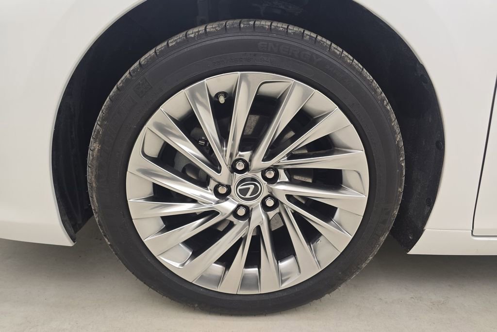 Used 2023 Lexus ES 300h Ultra Luxury image 11