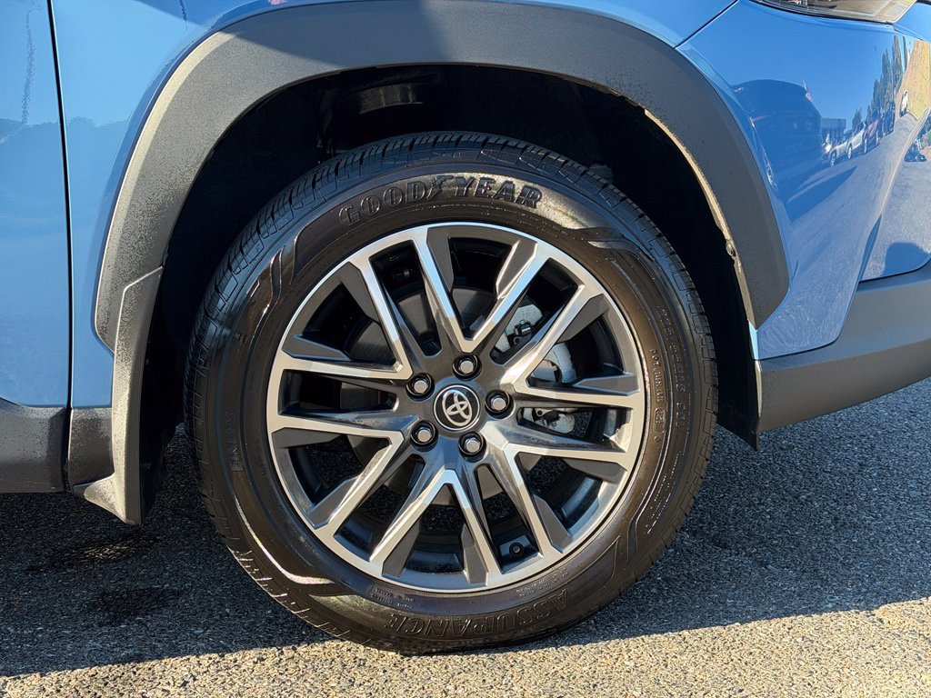 Used 2026 Toyota Corolla Cross XLE AWD/4WD image 39