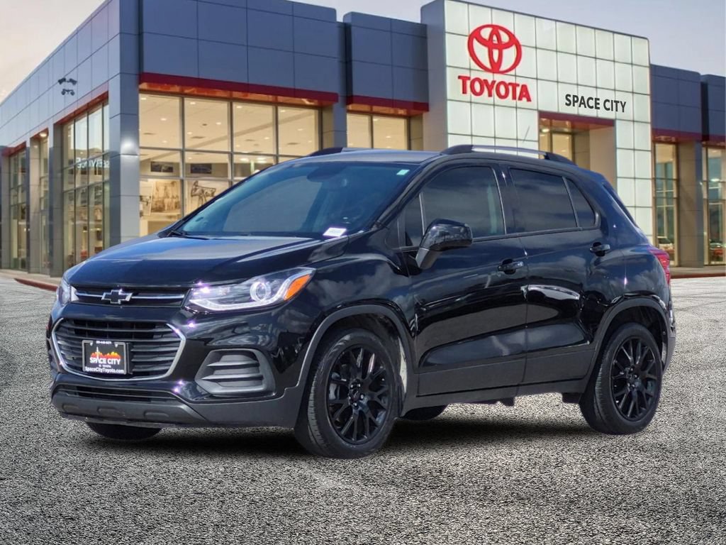 Used 2022 Chevrolet Trax LT w/ Midnight Edition FWD image 2