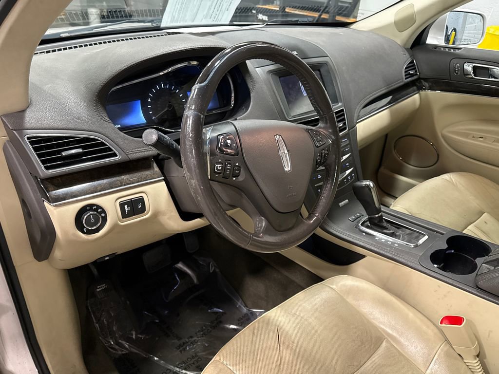 Used 2013 Lincoln MKT AWD image 6