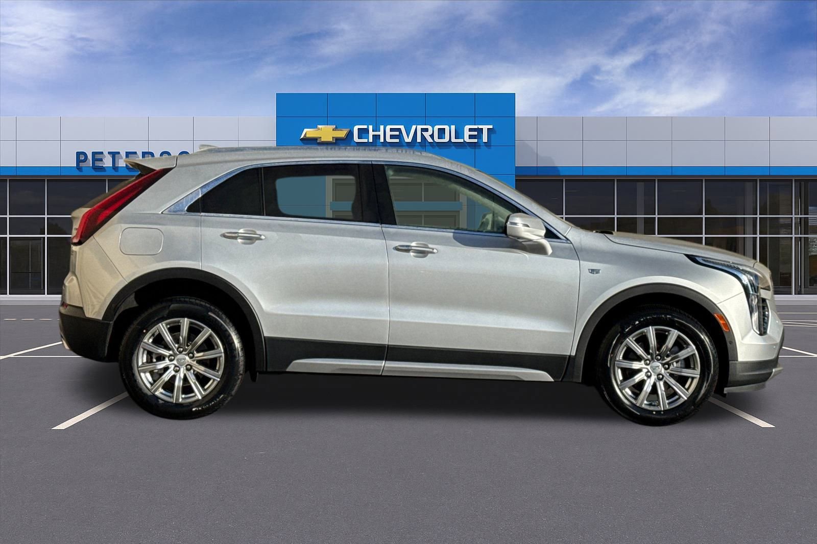 Used 2022 Cadillac XT4 Premium Luxury w/ Enhanced Visibility Package image 3