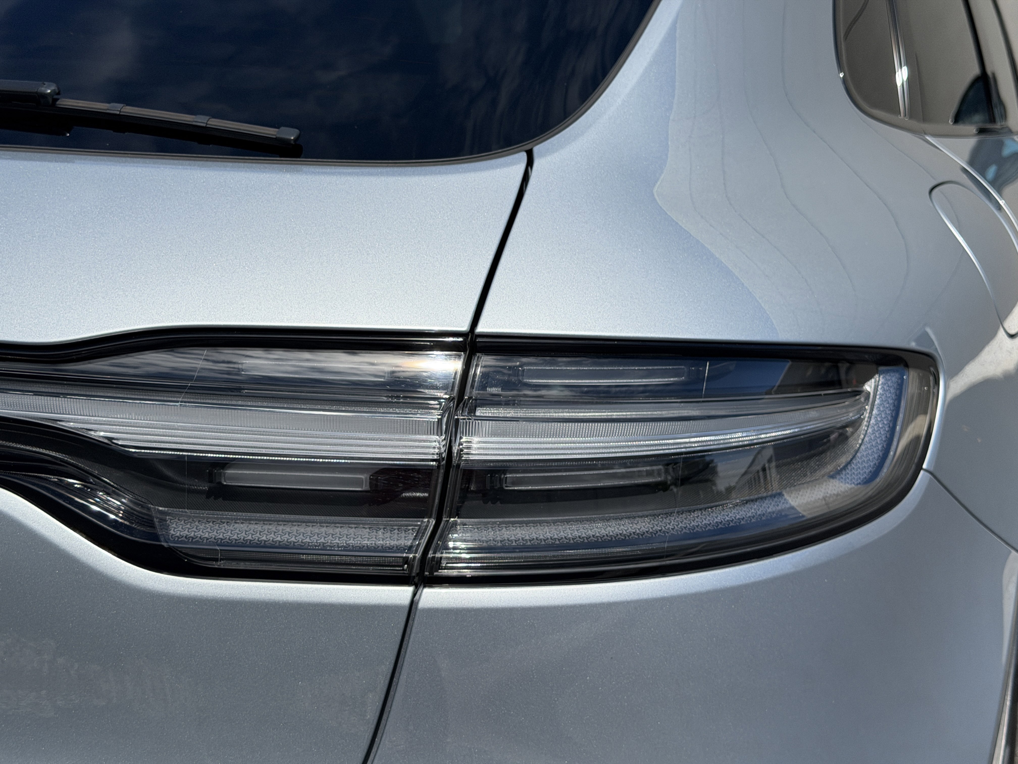 Certified 2025 Porsche Macan Turbo image 12