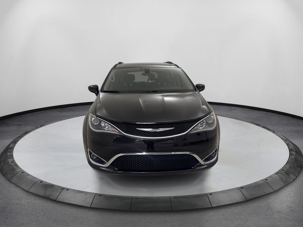 Used 2017 Chrysler Pacifica Touring-L Plus FWD image 2