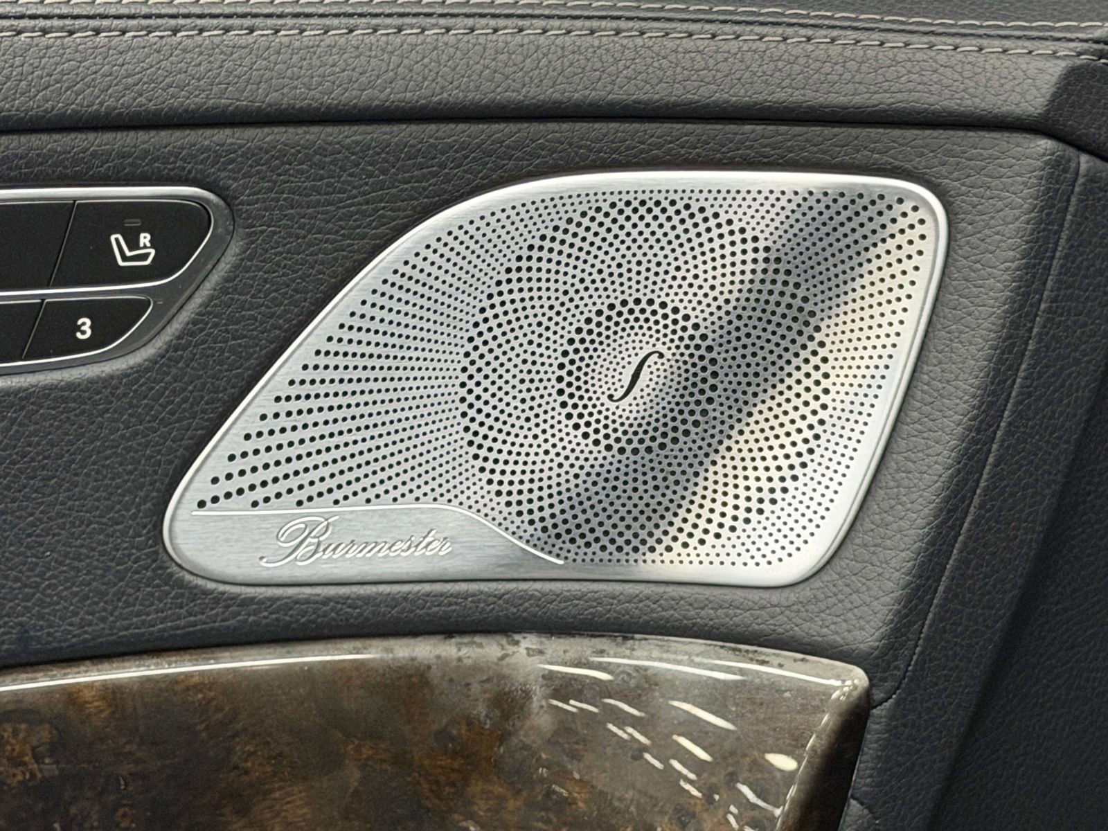 Used 2015 Mercedes-Benz S 550 Sedan image 23