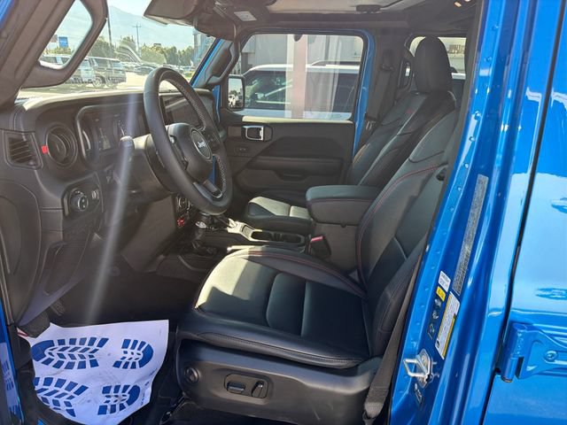 Used 2025 Jeep Gladiator Rubicon w/ Convenience Group AWD/4WD image 13