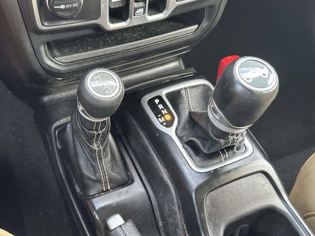 Used 2018 Jeep Wrangler Unlimited Sahara image 32