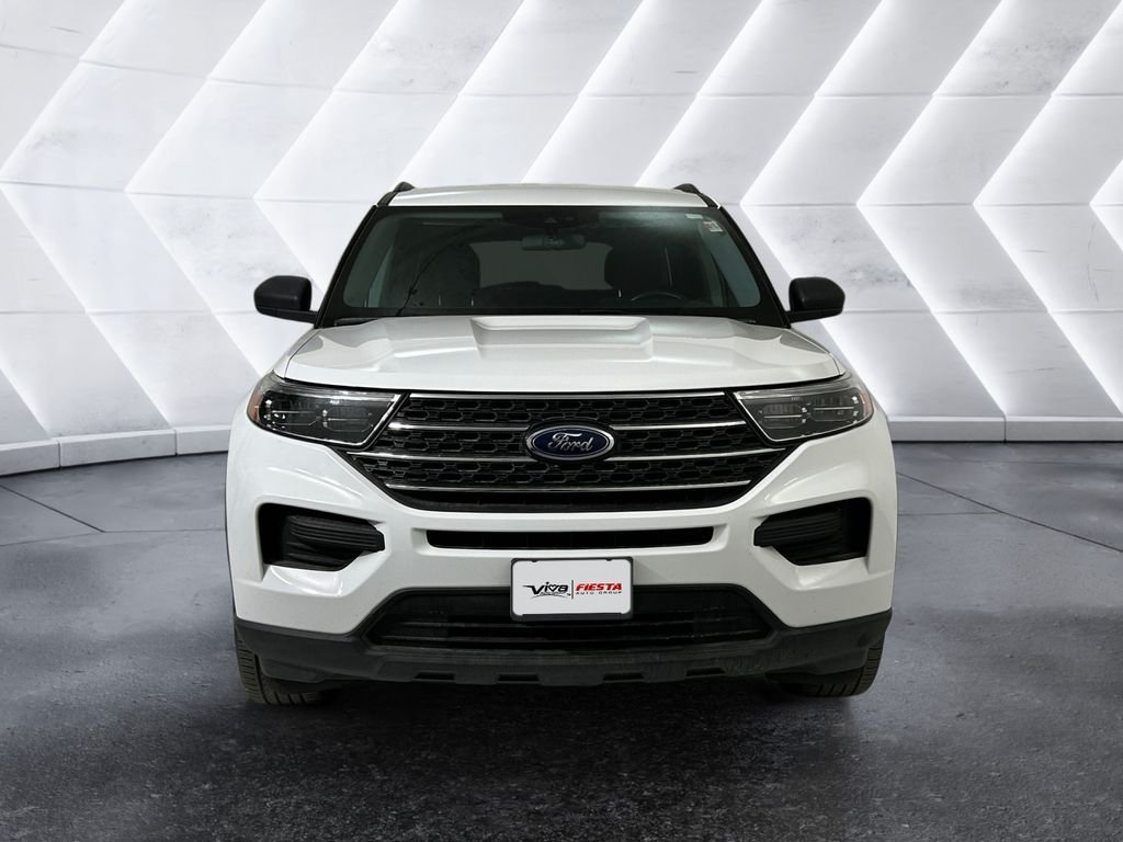Used 2023 Ford Explorer XLT AWD/4WD image 2