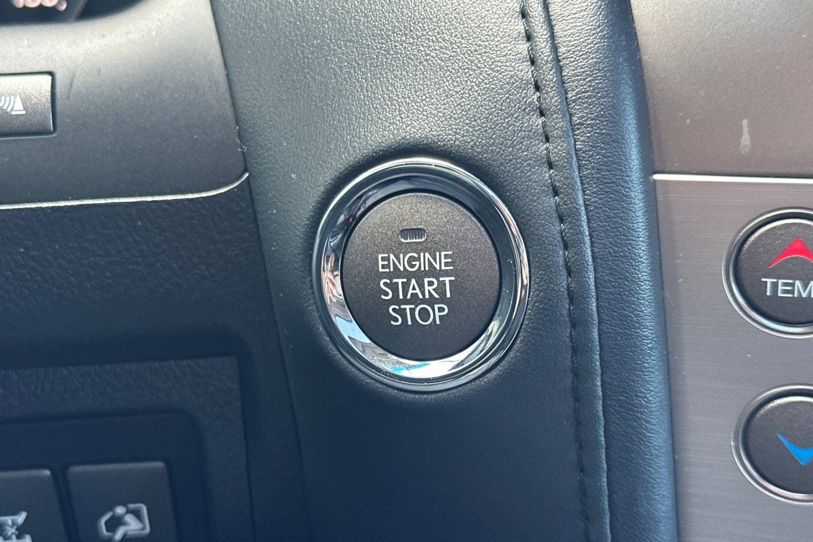 Used 2015 Lexus LX 570 4WD w/ Luxury Package image 30