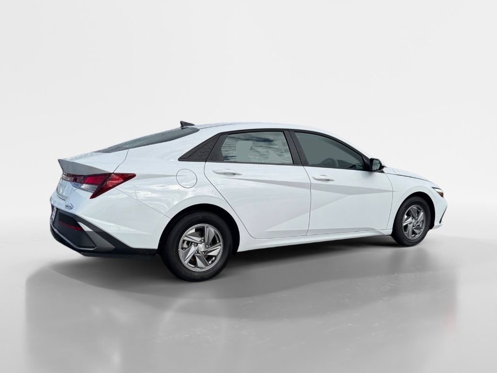 Used 2025 Hyundai Elantra SE image 6