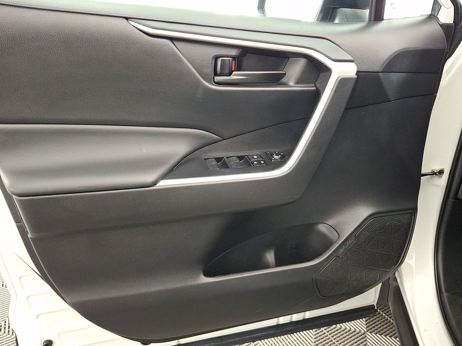 Certified 2023 Toyota RAV4 LE AWD/4WD image 2
