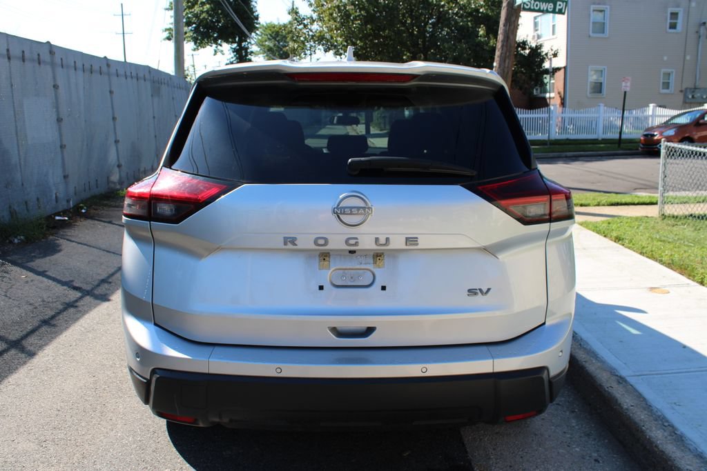 Used 2024 Nissan Rogue SV FWD image 6