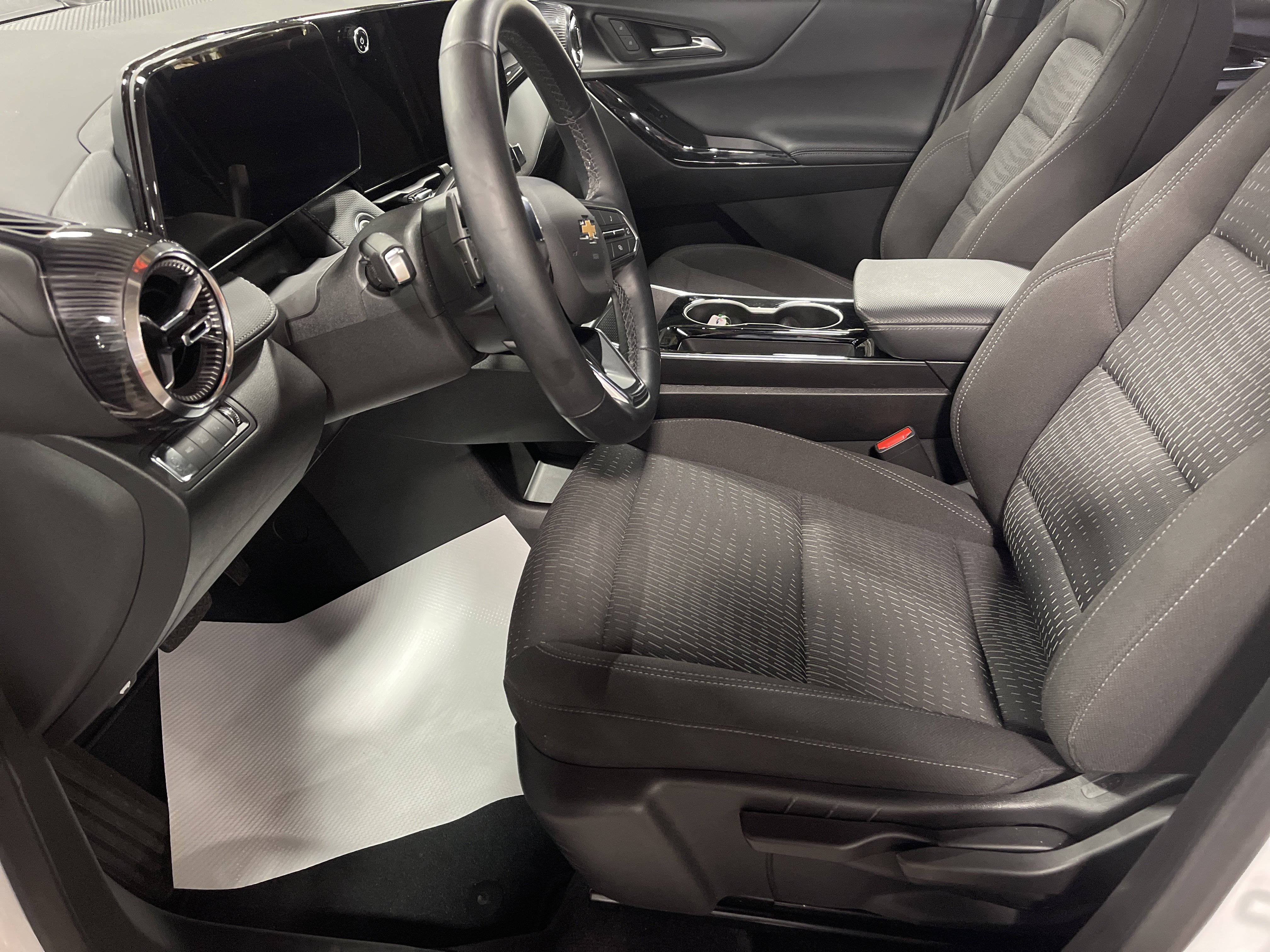 Used 2025 Chevrolet Equinox LT image 9