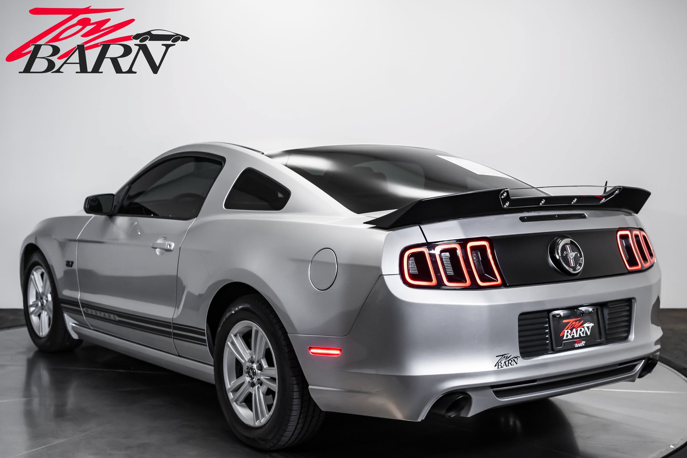 Used 2014 Ford Mustang Coupe RWD image 3