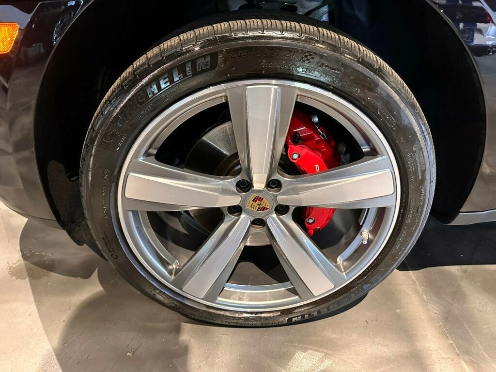 Used 2024 Porsche Macan S AWD/4WD image 10