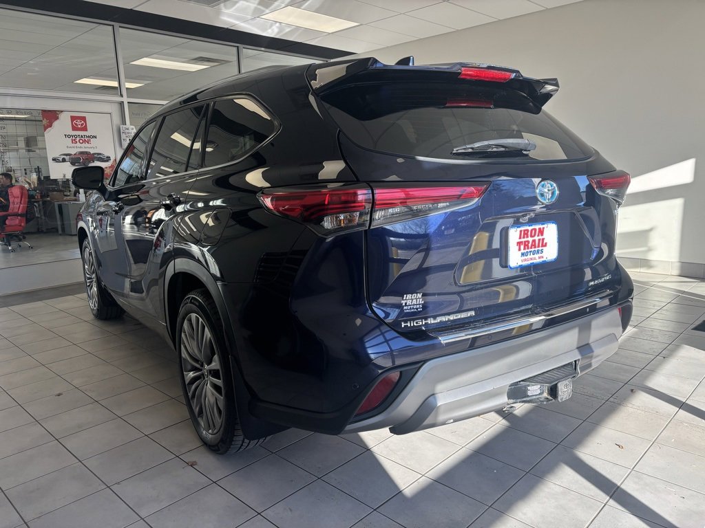 Certified 2021 Toyota Highlander Platinum image 32
