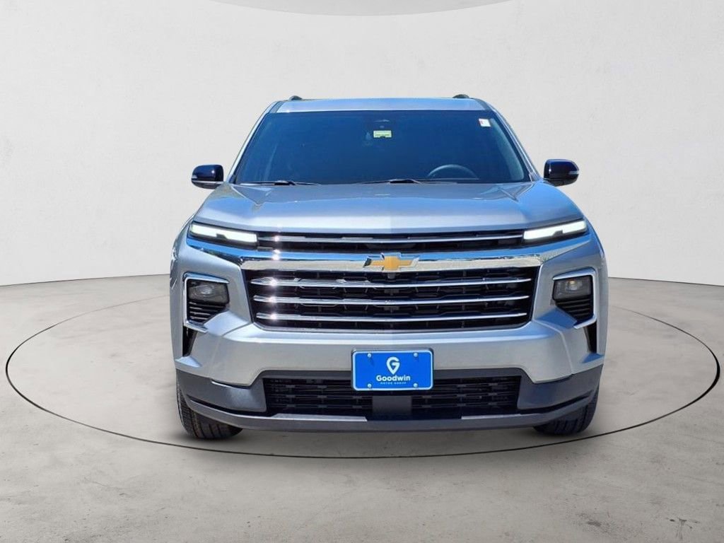 New 2025 Chevrolet Traverse LT FWD image 2