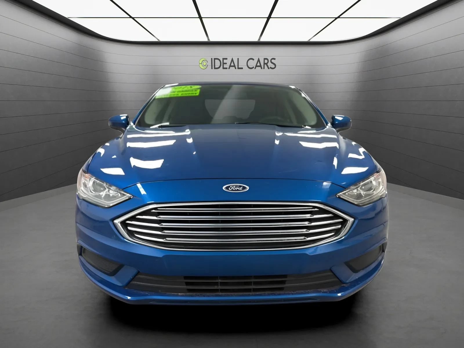 Used 2018 Ford Fusion SE w/ Fusion SE Technology Package FWD image 2